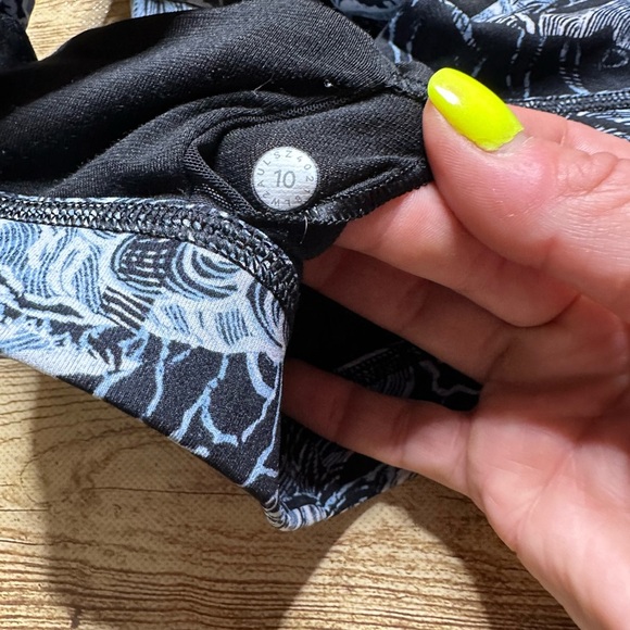 Lululemon Hide Away Sports Bra - Picture 5 of 5